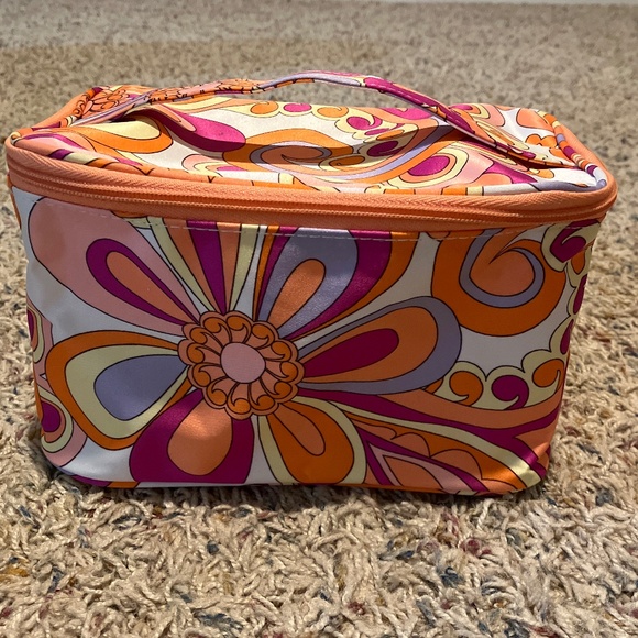Clinique Collapsible Makeup Bag - Picture 1 of 7